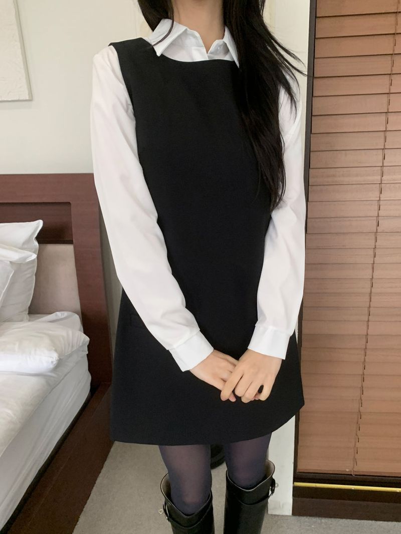 Classic Mae Simple Line Two-Pocket Mini Dress