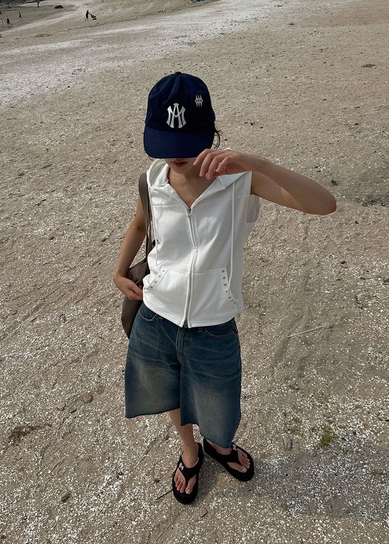 EYELET LINE HOOD VEST