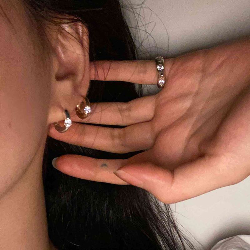 Seasheer（シシアー）の「クラシックハギーフープピアス (GOLD)（アクセサリー）」