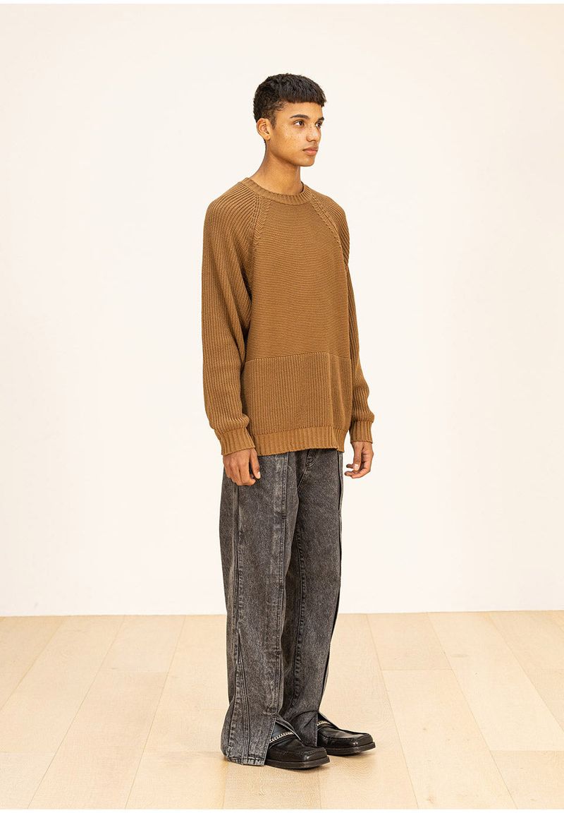 HALF INCISION OVERSIZED KNIT