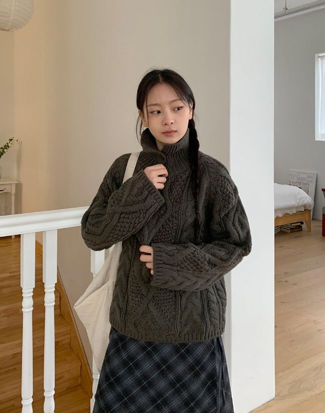 Hyoro Button High Neck Cable Knit