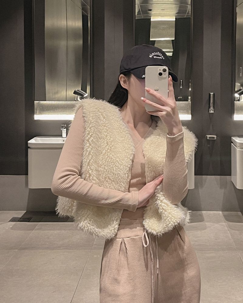 MAYBINS(メイビンス)の「Nokara fur vest(Jackets/Outerwear)」