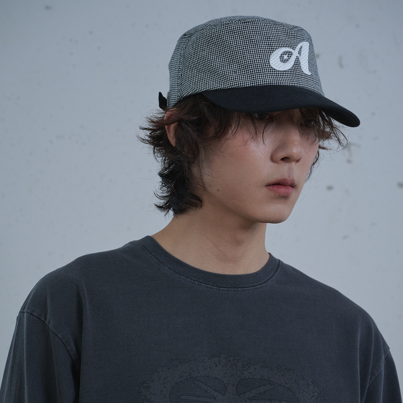 ALLINCOMPLETE（オールインコンプリート）の「ツートーン ハウンドトゥース ピルボックス キャップ (Black)（帽子）」