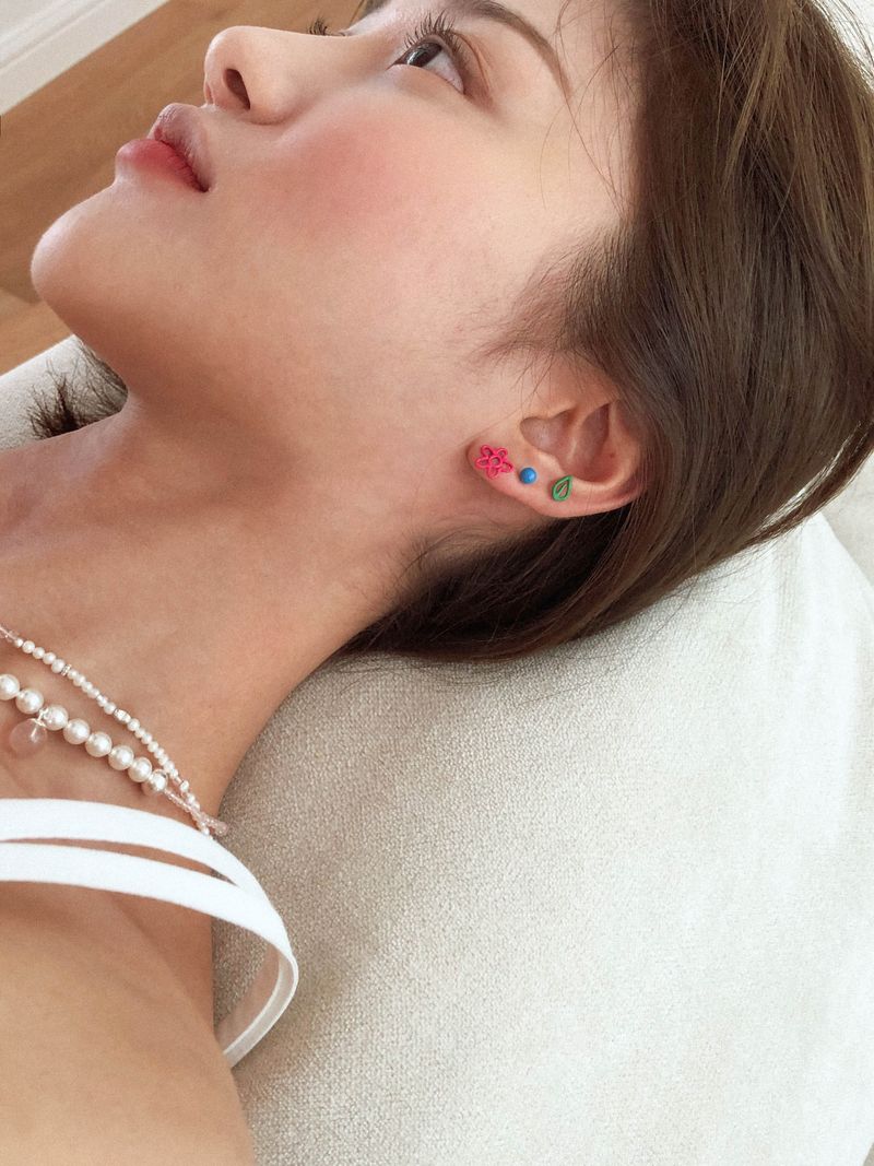 Rainbow doodle piercing (Hot pink)