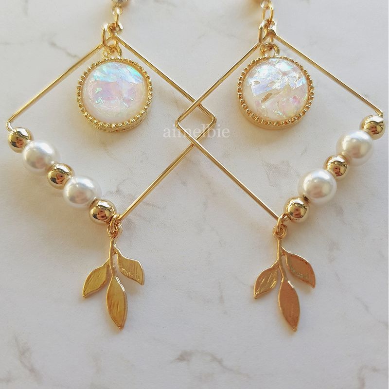 White Dream Catcher Earring (LOONA Yves Earring)
