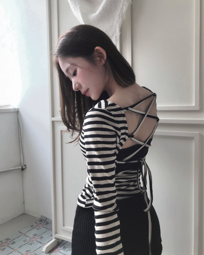 cloudemotion（クラウドエモーション）の「nips back & deep eyelet v top（Tops）」
