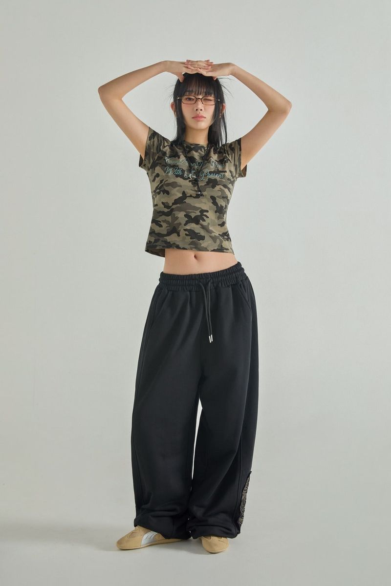 GUBIN（グビン）の「(W) Lettering camo crop Short-sleeved T-shirt（Tops）」