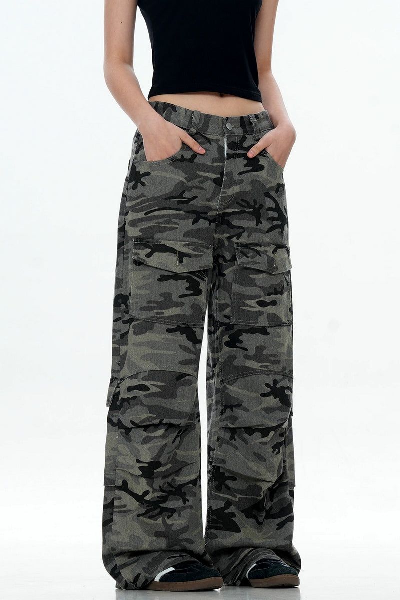 CZ Basicsの「Wrinkled Camo Multi-Pocket Pants(Pants)」
