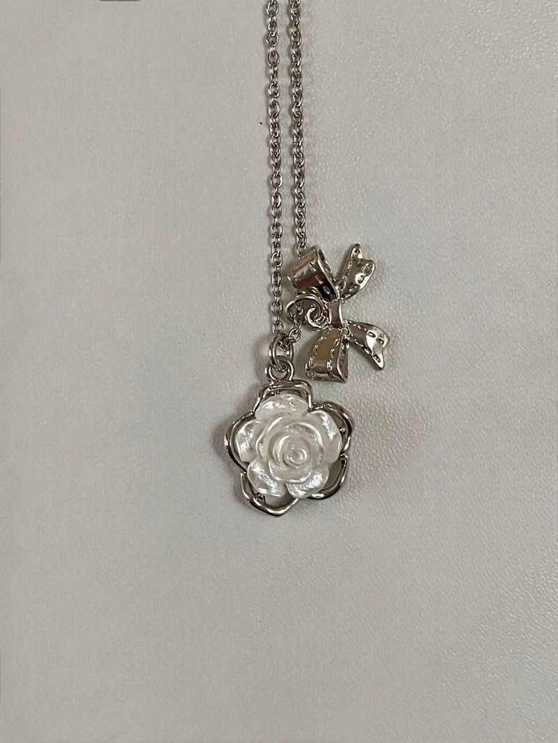 chain charm necklace