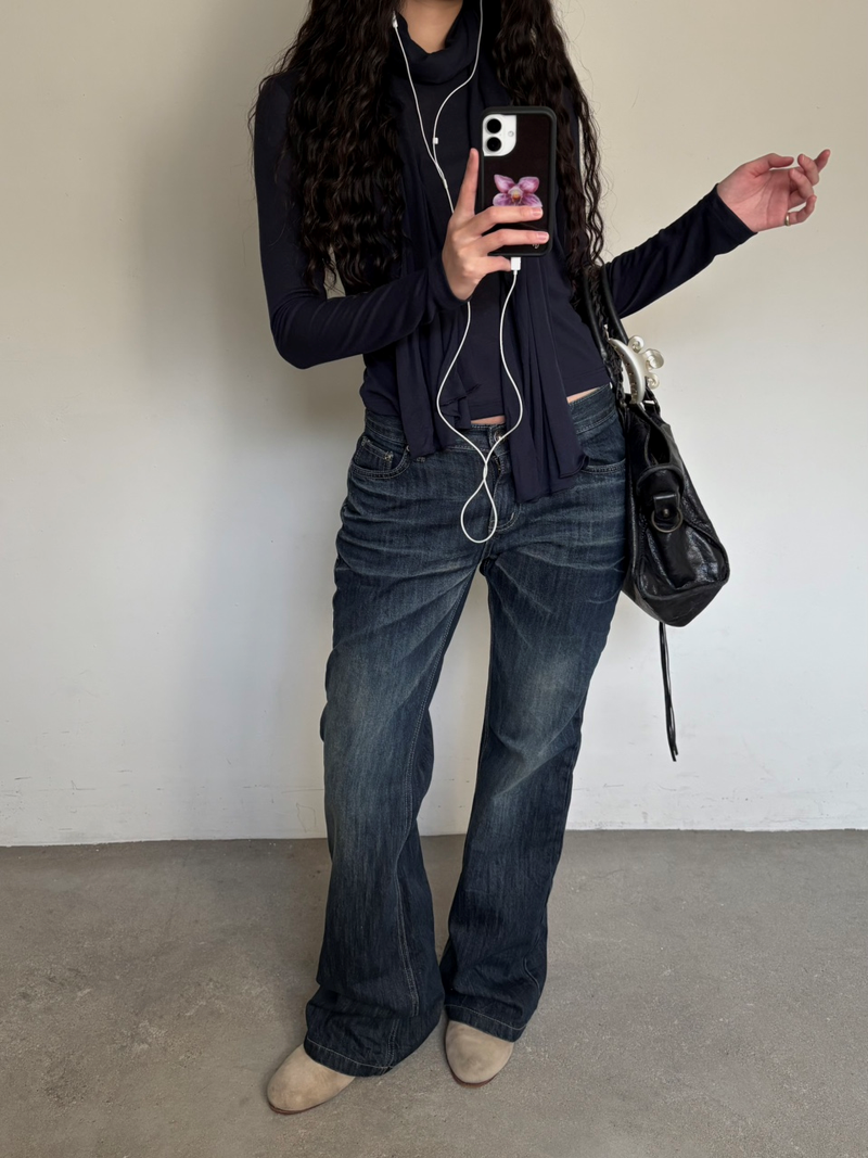 Angela muffler T-shirt