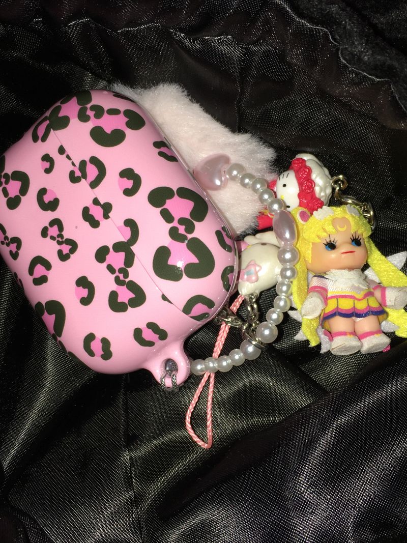 ribbon leopard airpod case