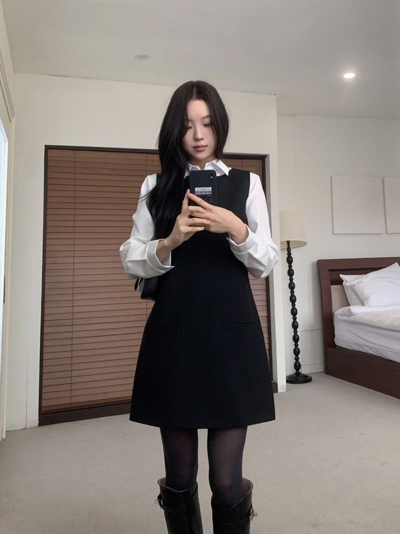 Classic Mae Simple Line Two-Pocket Mini Dress