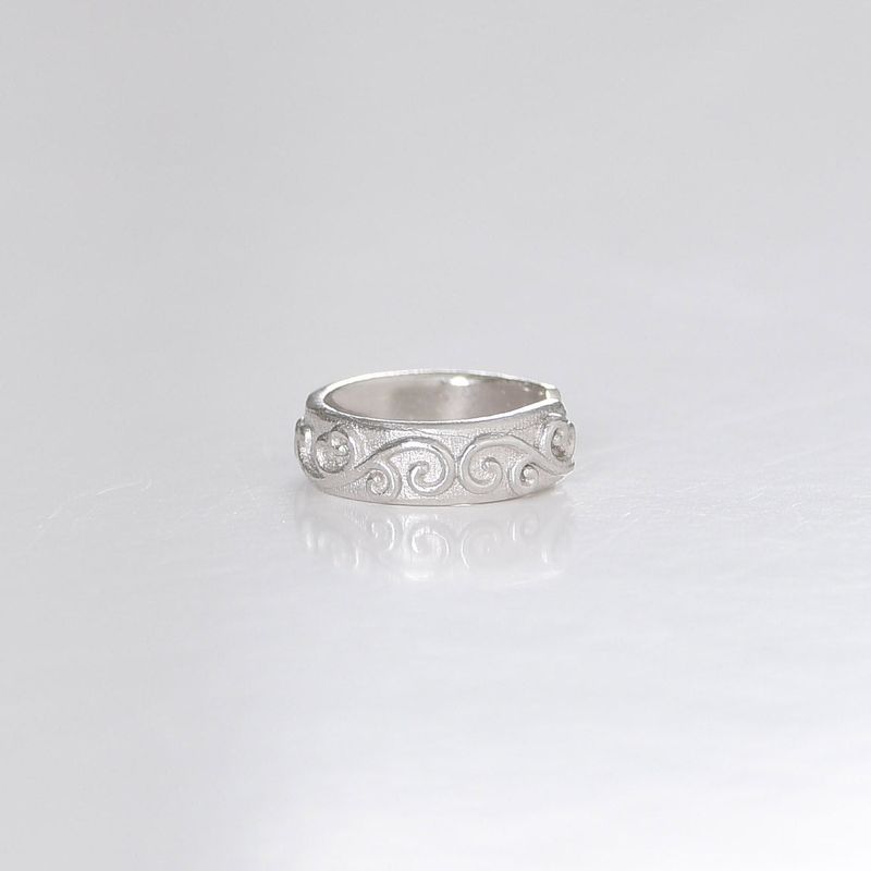 Lace earcurf
