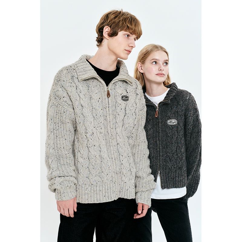 UNI LOGO WAPPEN CABLE COLLAR KNIT ZIP UP [LIGHT GRAY]