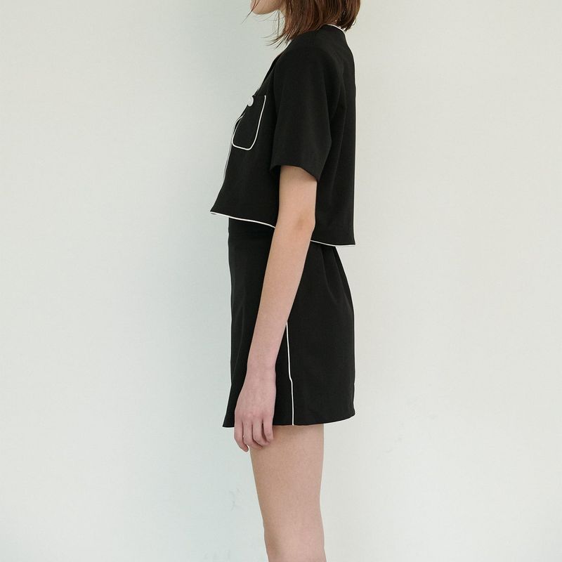  LINE MINI SKIRT, BLACK