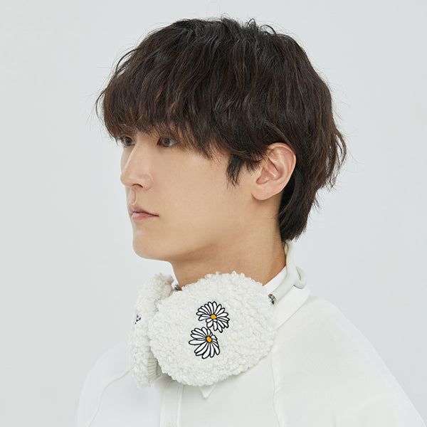 ROMANTIC CROWN（ロマンティッククラウン）の「DAISY FLEECE AIRPODS MAX CASE（Smartphone Accessories）」