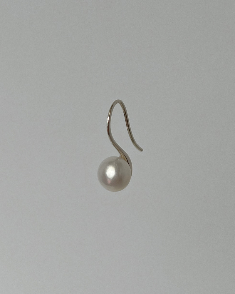 Sunday pearl earring (silver)