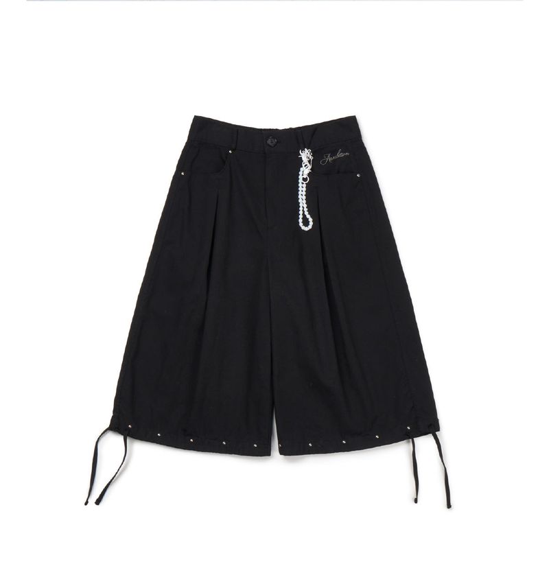Inverted Pleats Rivet Bermuda Pants (Black)