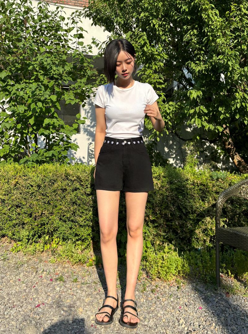HEART EMBROIDERED BLACK DENIM SHORTS code 18206