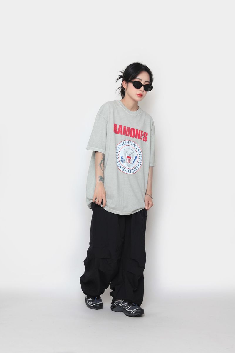 wide pocket cargo pants