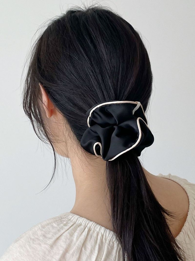 oar（オーエーアール）の「oar Jenne Satin Scrunchie [Black]（Hair Accessories）」