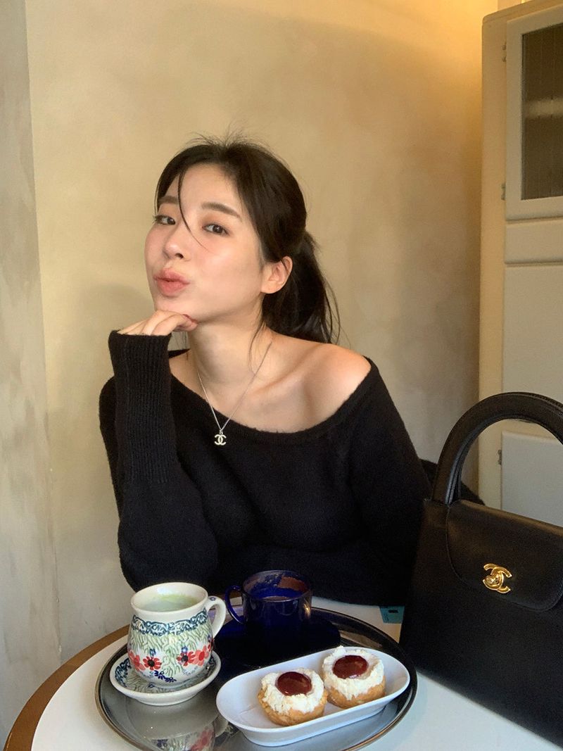 [MADE] Fulls cashmere unbalanced off-shoulder knitwear