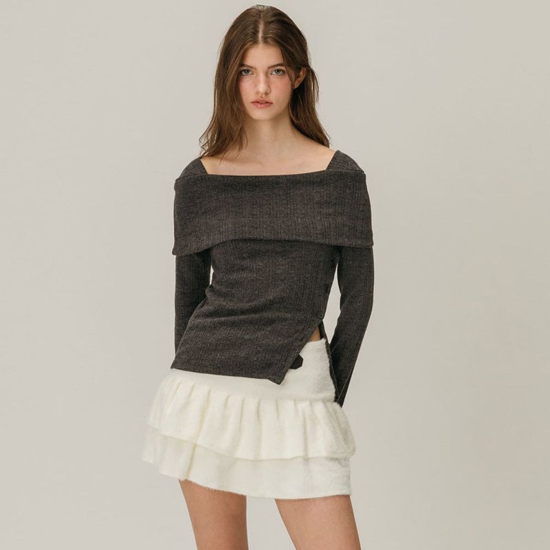 MOIFAIRE（モイフェア）の「BUTTON OFF SHOULDER T-SHIRT / CHARCOAL（Tops）」
