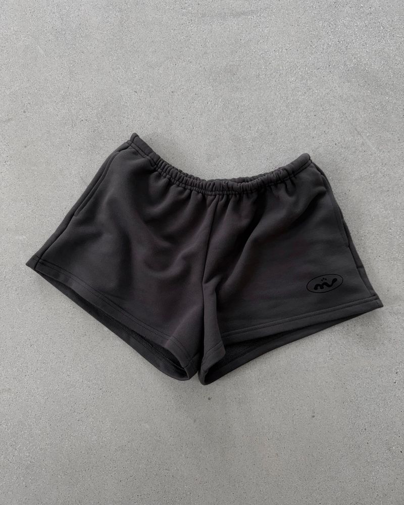 MATTEVEIL（ マットヴェール）の「8PMショーツ イン チャコール（パンツ）」