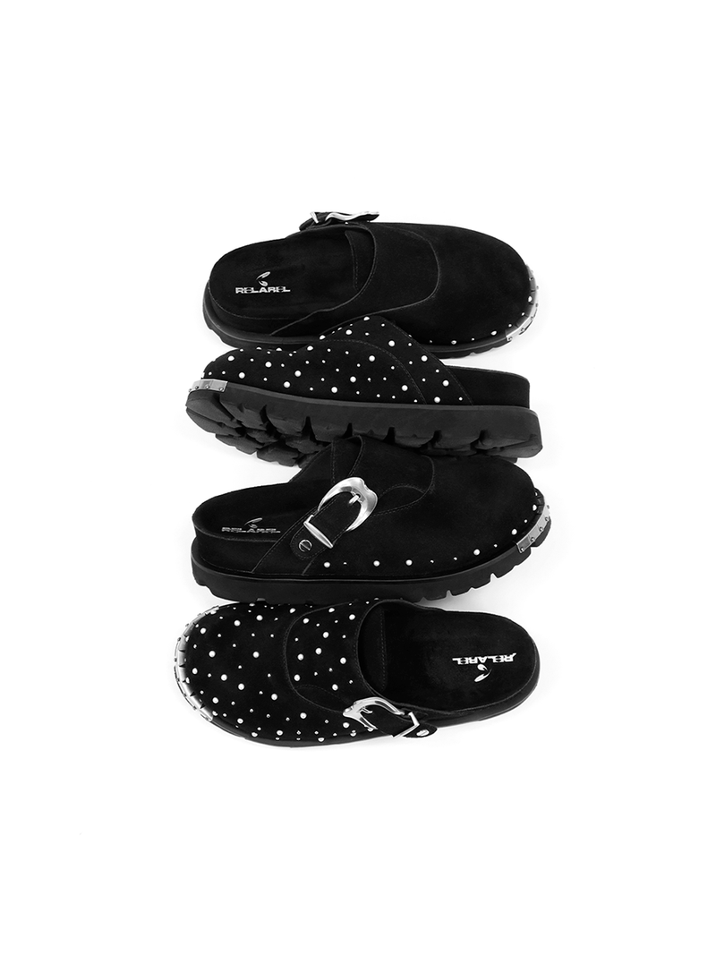RELABEL（リレーベル）の「RELABEL Suede Cowhide Ring-Studded Pearl-Trimmed Toe-Cap Mule: Custom Metal Buckle, Relaxed Commuter Birkenstock-Style Sandals（Shoes）」