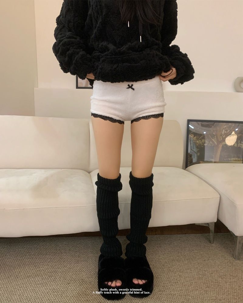 GUSTA（グスタ）の「Fluff Fur Lace Ribbon Mini shorts（Pants）」