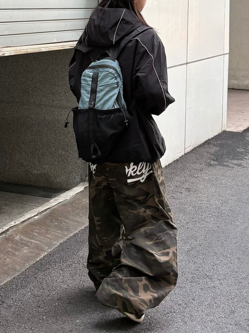 dual pocket mesh backpack