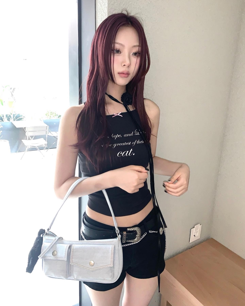 ITZAVIBE（イッザバイブ）の「CAT SAYING SLEEVELESS_BLACK（Tops）」