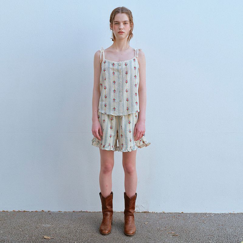  RUFFLE HEM SHORTS, BEIGE (WALL PAPER)