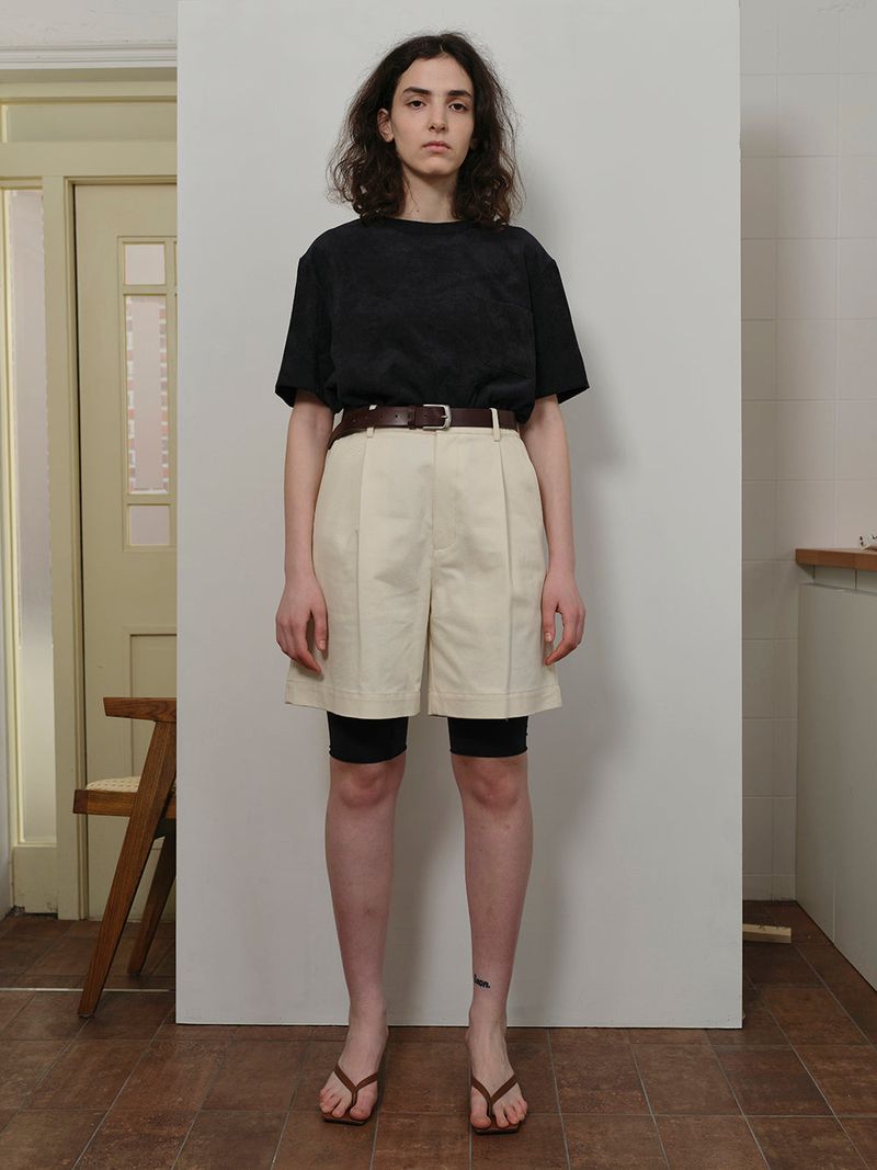 YOUNGOH(ヨンオ)の「TWILL SHORTS CREAM(Pants)」