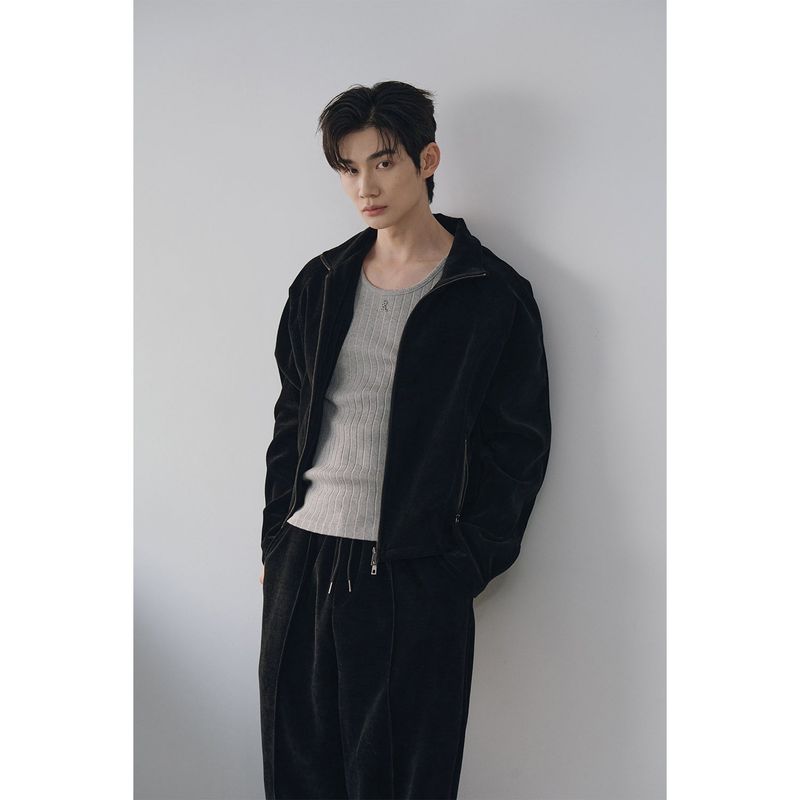 Velvet corduroy curved crop zip up(Black)