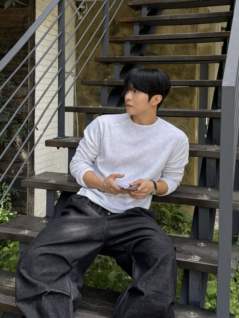 Waffle diagonal button crop long-sleeve t-shirt