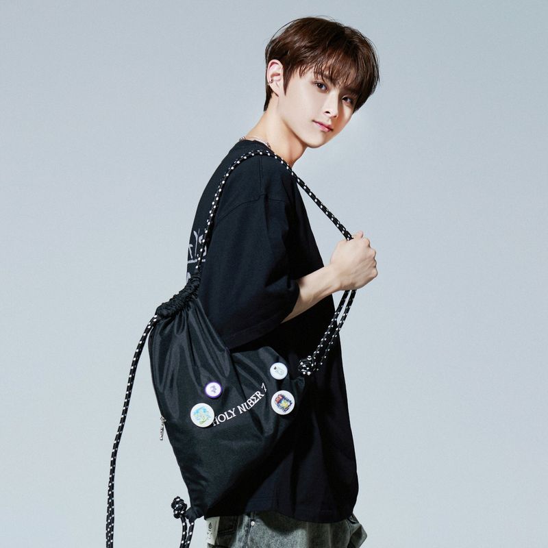 HOLYNUMBER7 X DKZ BLACK BAG_ADDITIONAL BADGES