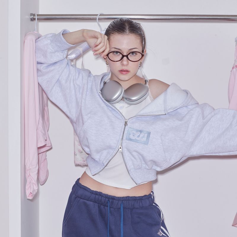 sweatsweet（スウェットスイート）の「SW LOGO CROP ZIP UP HOODIE - WHITE MELANGE（Tops）」
