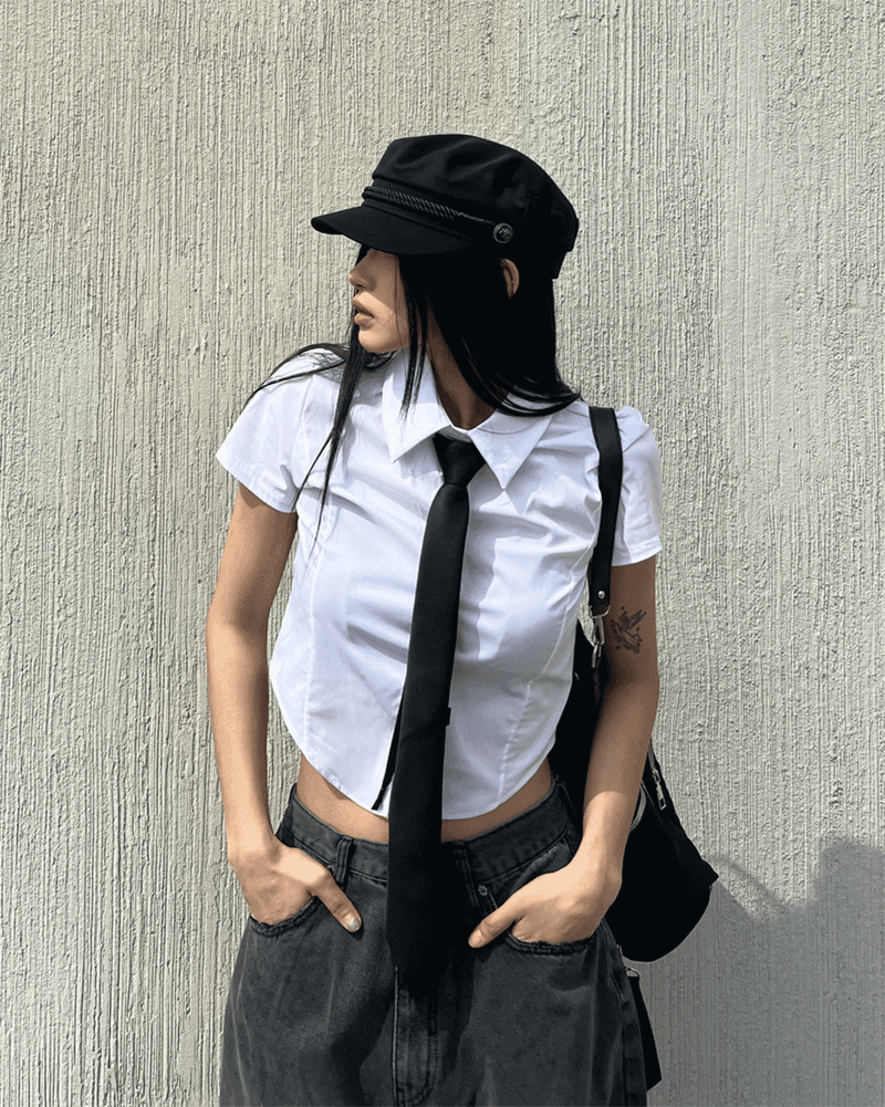 GUSTA（グスタ）の「Essential Curve Minimal Crop Short Sleeve Shirt (4 colors)（Tops）」