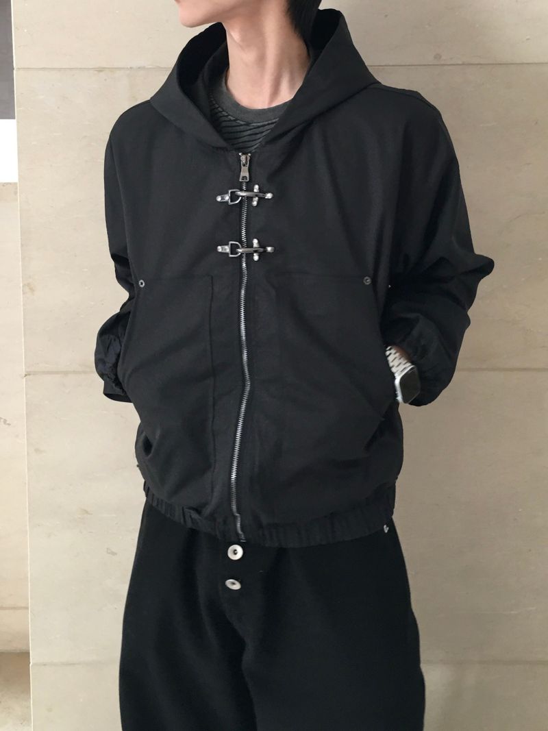 DISCERNMENT(ディサーンメント)の「Jet Buckle Hood Jumper 2C(Jackets/Outerwear)」