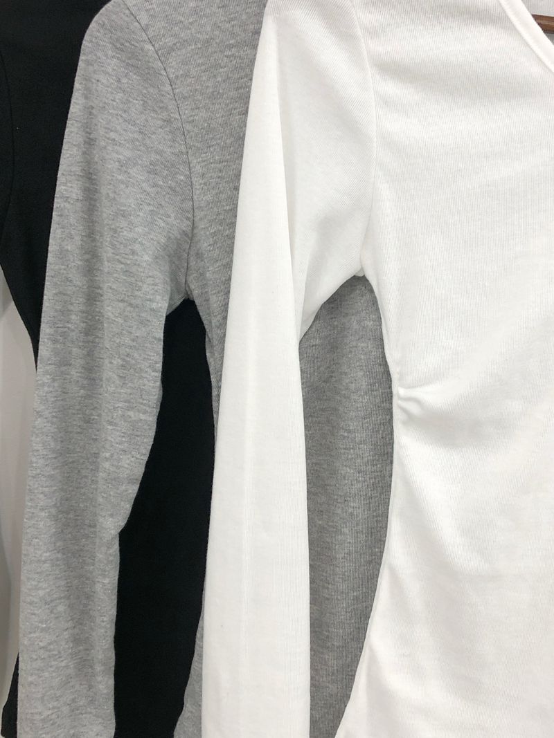 Slim Shirring V-Neck T