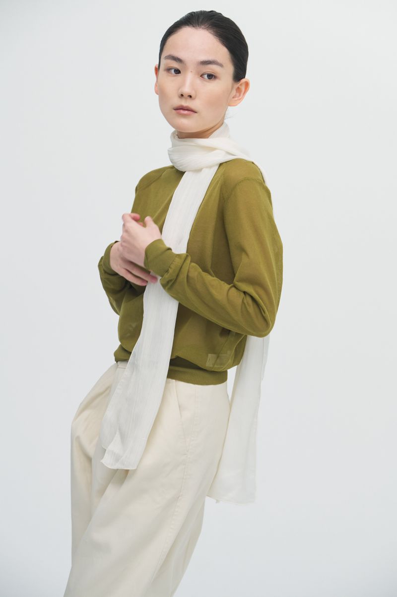 Airy pleats skin scarf_cream