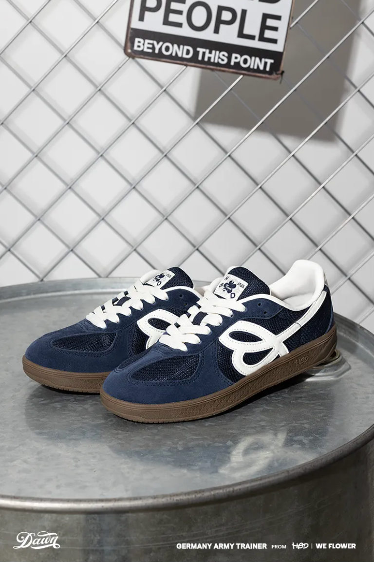 HBD/We Flower Joint Name Retro German Training Shoes - BLUE