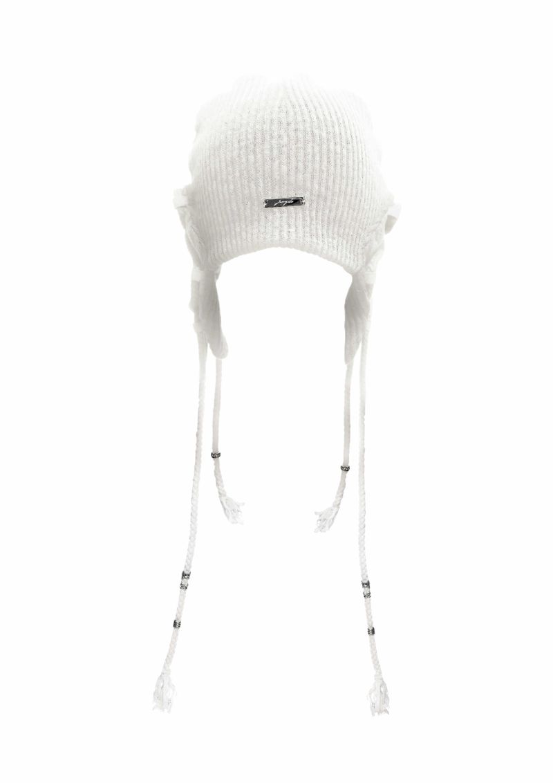EARFLAP DRAG BEANIE . WHITE