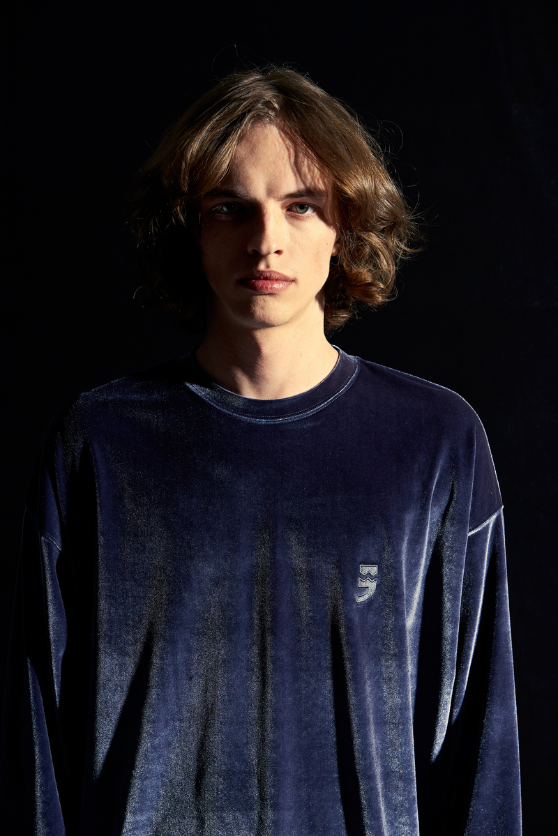 DROP-SHOULDER VELVET TEE (Charcoal)
