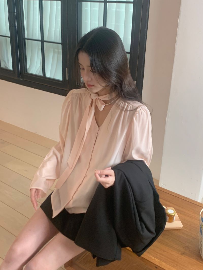 silk ribbon tie blouse