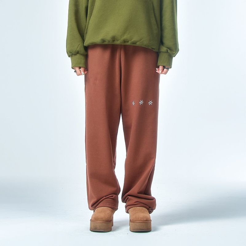 DAUSPICE(DUC)（ダウスピス）の「Logo Sweat Pants Brown（Pants）」