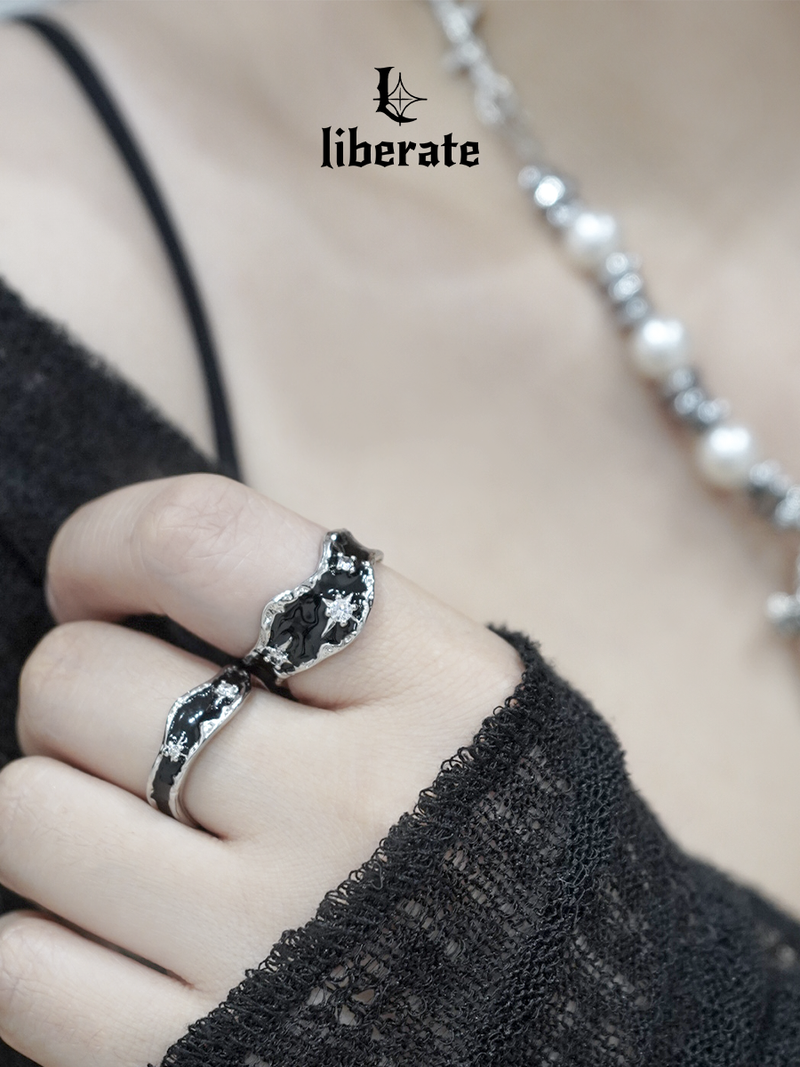 Black Star Cubic Ring