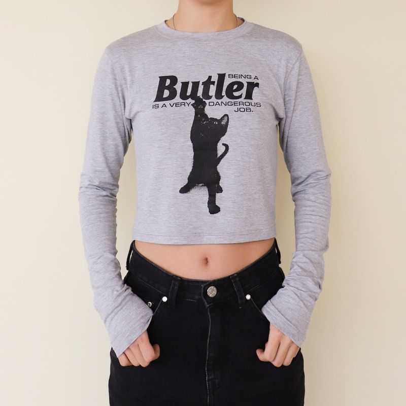 KRUCHI(クルチ)の「CAT BUTLER Crop long-sleeved T-Shirt (GREY)(Tops)」