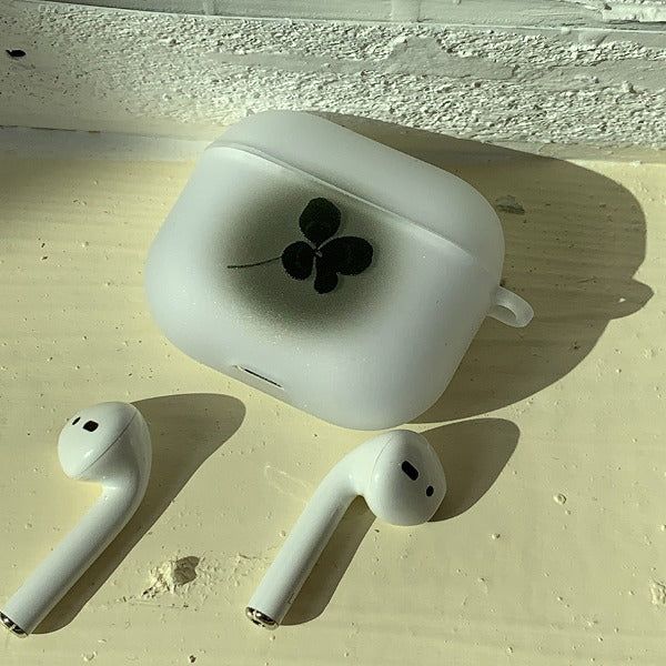 withsome（ウィズサム）の「ガウシアンクローバーAirPodsバズケース（スマホグッズ/小物）」
